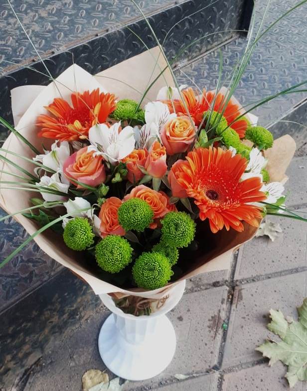 Букет цветов из: Герберы, Хризантемы, Альстромерии и Розы в Лазарево