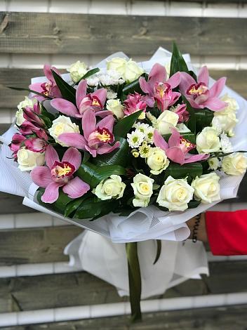 Букет цветов из: Розы и Хризантемы в Лазарево