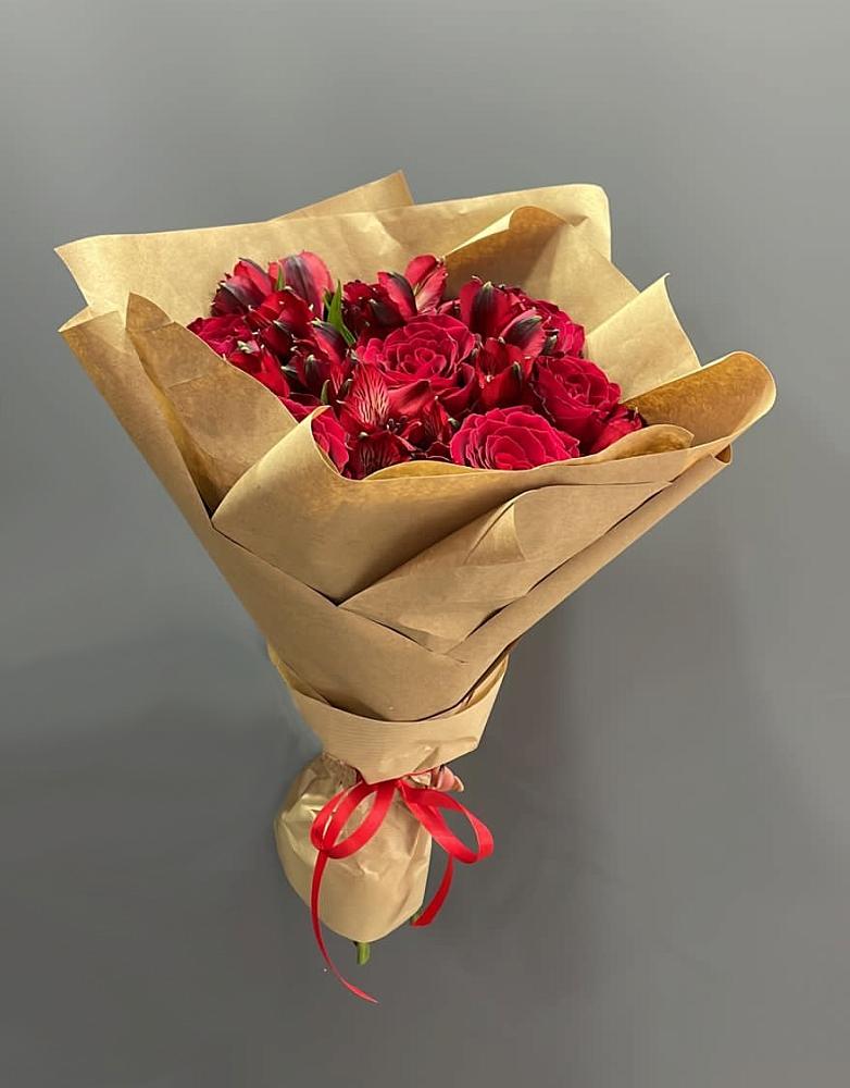 Букет цветов из: Альстромерии и Розы в Лазарево