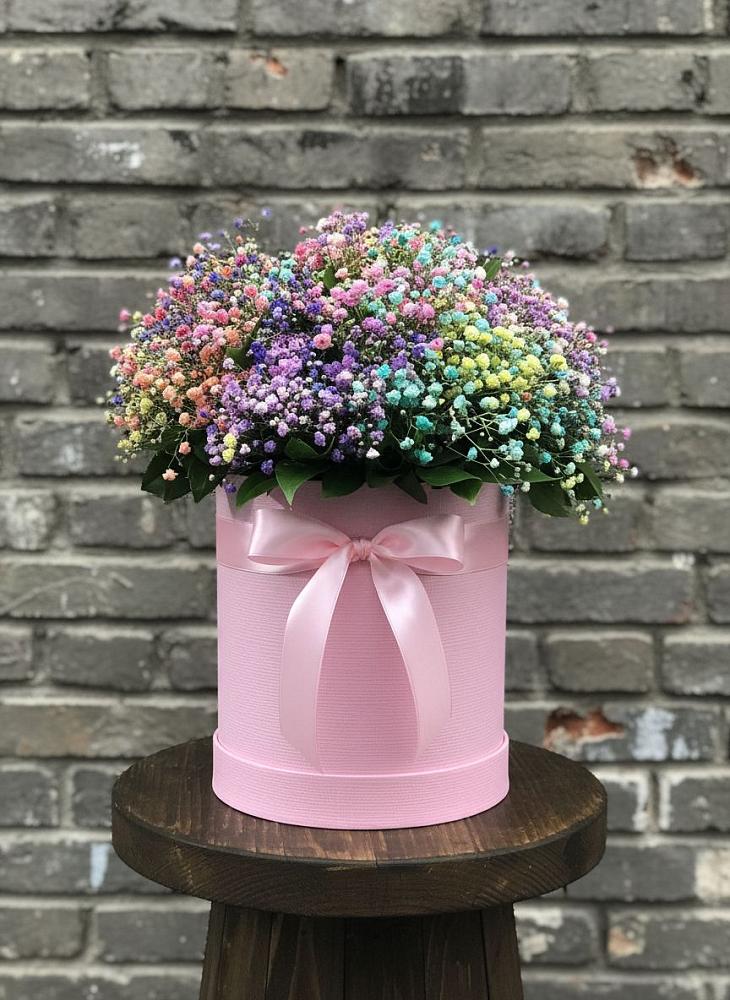 Цветочная композиция из Гипсофила и Розы в шляпной коробке в Лазарево