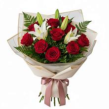 Букет цветов из:  Лилии и Розы в Лазарево