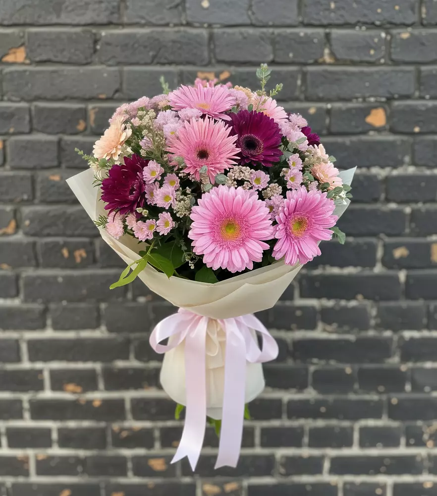 Букет цветов из: Герберы и Хризантемы в Лазарево