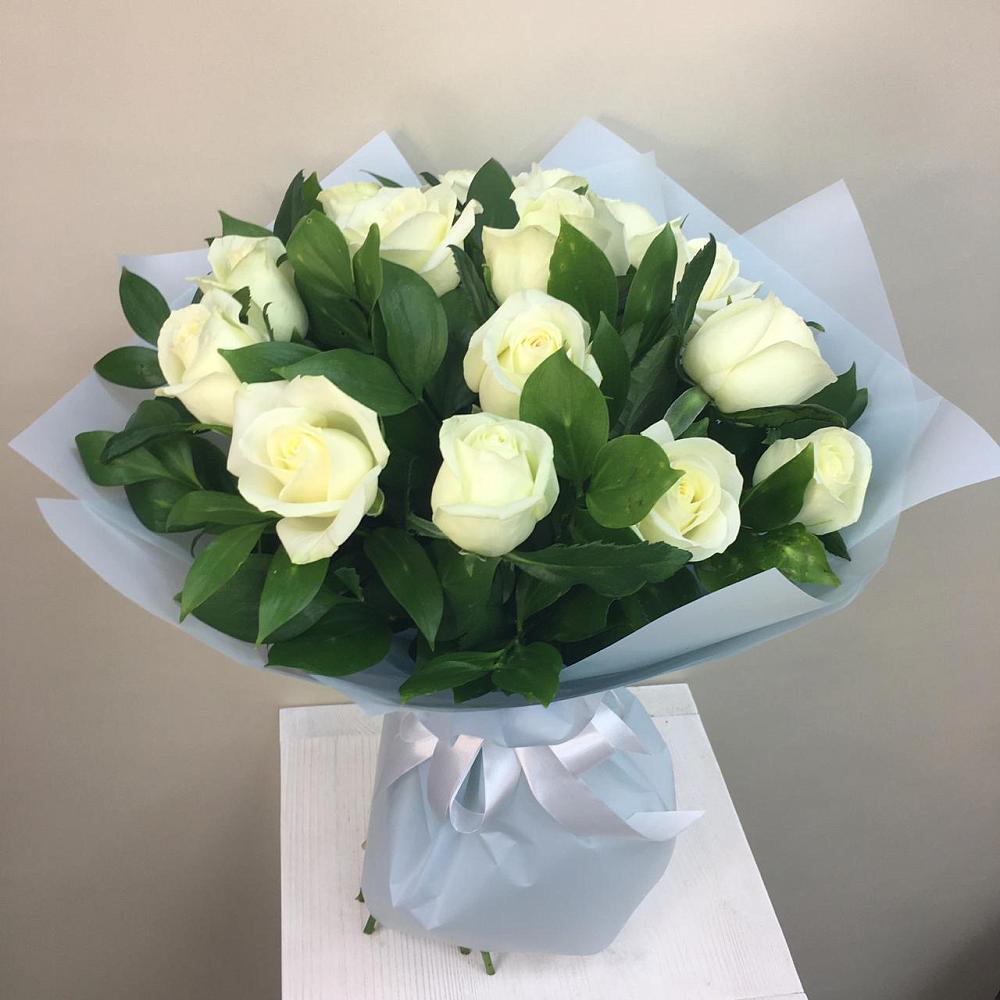 Букет 15 Белых роз Проуд в Лазарево