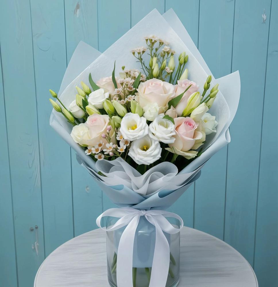 Букет цветов из: Розы и Лизиантусы в Лазарево