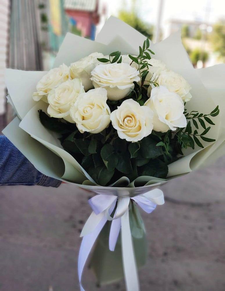Букет Белые розы Проуд в Лазарево