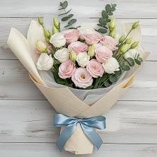Букет цветов из:  Лизиантусы в Лазарево