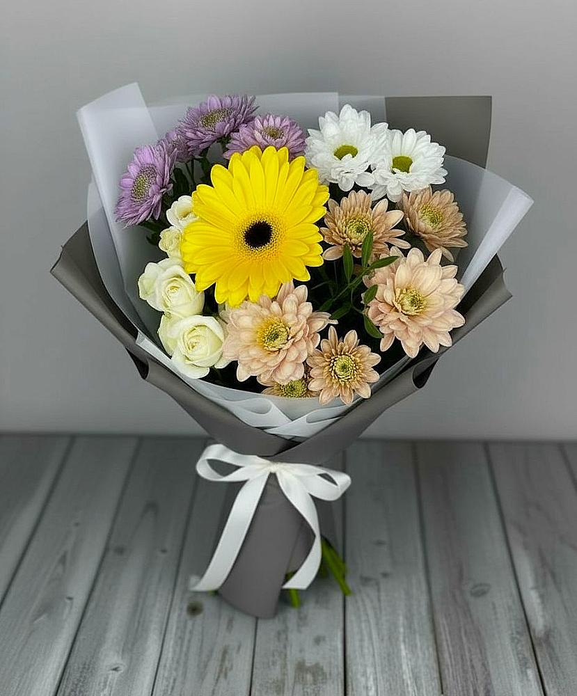 Букет цветов из: Розы, Герберы и Хризантемы в Лазарево