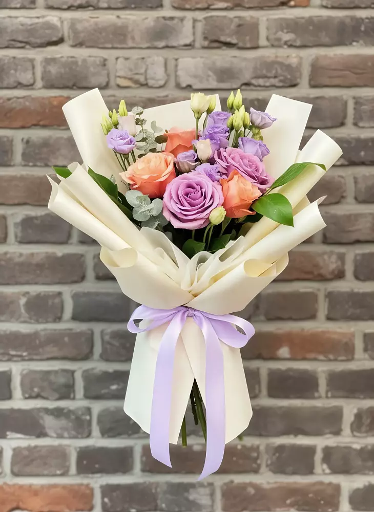 Букет цветов из: Лизиантусы и Розы в Лазарево