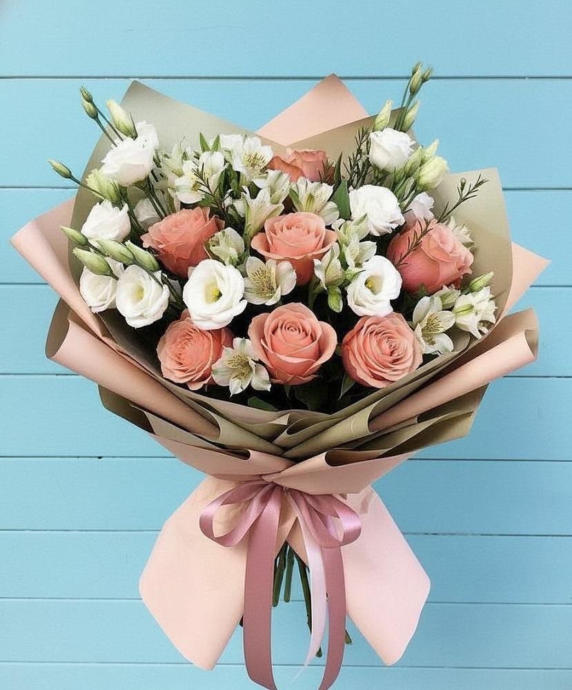 Букет цветов из: Розы, Альстромерии и Лизиантусы в Лазарево