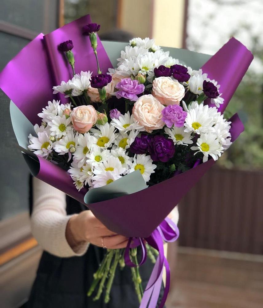 Букет цветов из: Хризантемы, Гвоздики и Розы в Лазарево