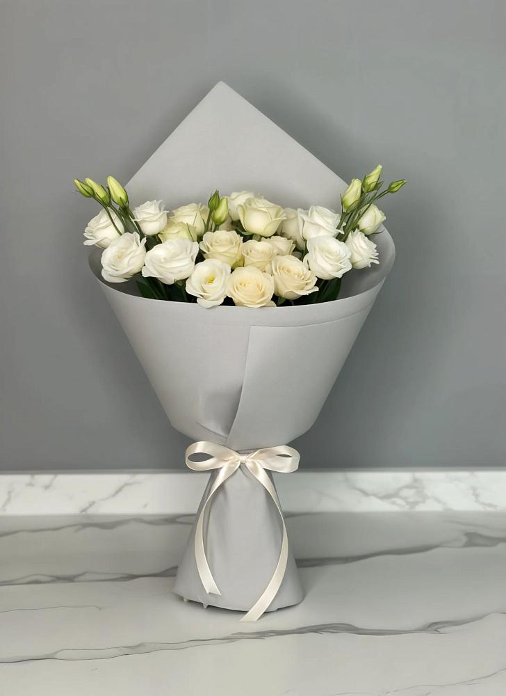 Букет цветов из: Розы и Лизиантусы в Лазарево