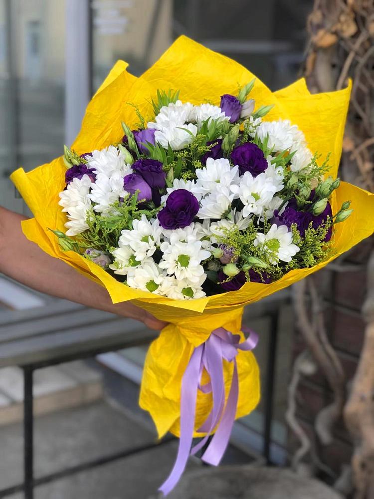 Букет цветов из: Ирисы, Хризантемы и Ромашки в Лазарево