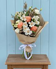 Букет цветов из:  Альстромерии, Лизиантусы, Розы и Хризантемы в Лазарево