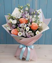 Букет цветов из:  Лизиантусы, Розы, Альстромерии и Гипсофила в Лазарево