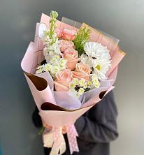 Букет цветов из:  Хризантемы и Розы в Лазарево