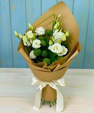 Букет цветов из:  Хризантемы и Лизиантусы в Лазарево