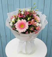 Букет цветов из:  Герберы, Альстромерии и Лизиантусы в Лазарево