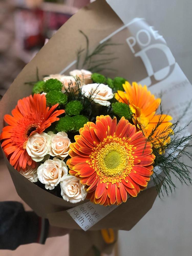 Букет цветов из: Герберы, Хризантемы и Розы в Лазарево