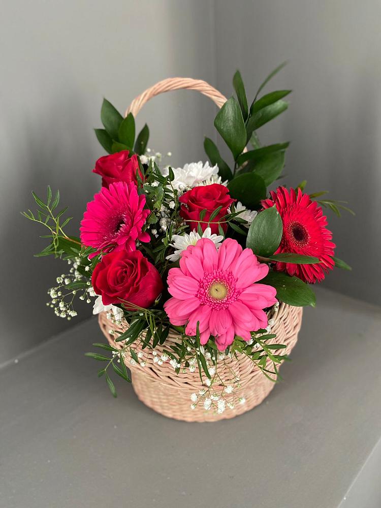 Цветочная композиция из Розы, Хризантемы и Герберы в корзине в Лазарево