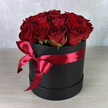 Цветочная композиция из Розы в шляпной коробке в Лазарево