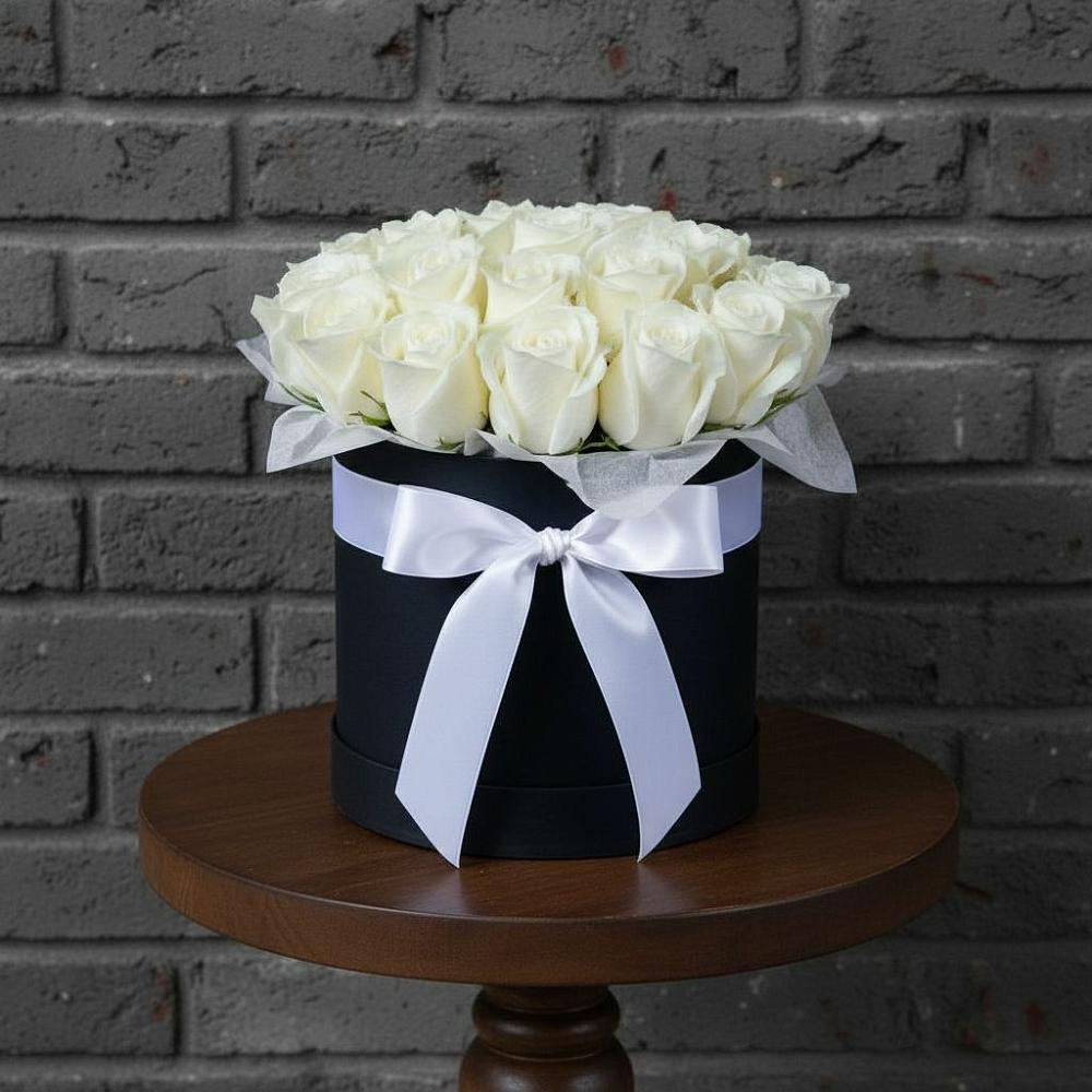 Цветочная композиция из Розы в шляпной коробке в Лазарево