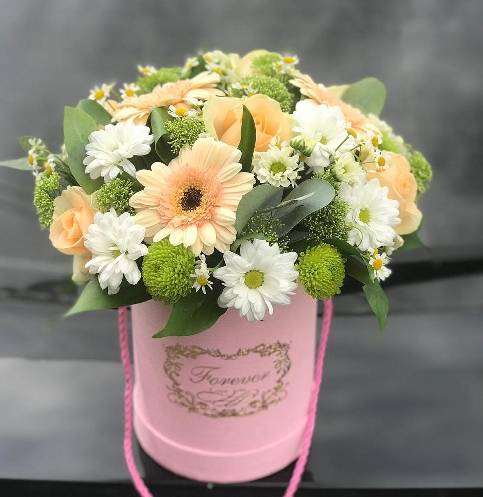 Цветочная композиция из Розы, Герберы и Хризантемы в шляпной коробке в Лазарево