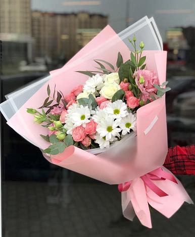 Букет цветов из: Розы, Лизиантусы и Хризантемы в Лазарево