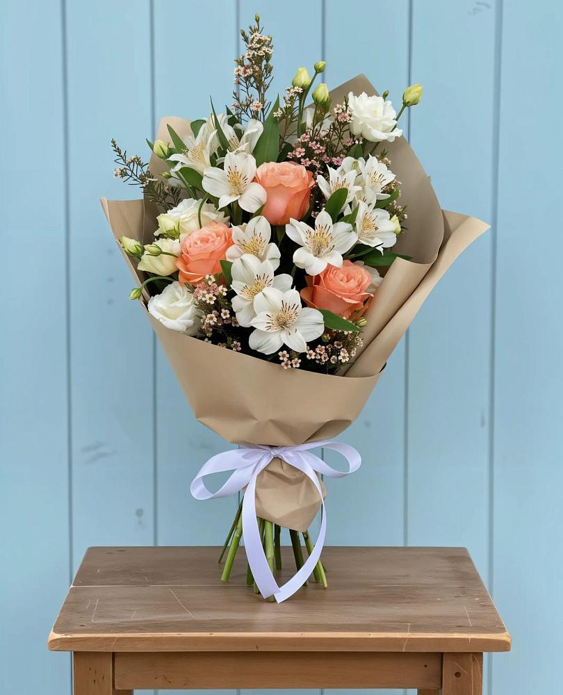 Букет цветов из: Альстромерии, Лизиантусы, Розы и Хризантемы в Лазарево