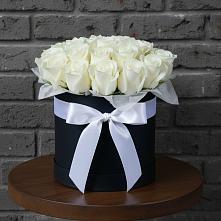 Цветочная композиция из Розы в шляпной коробке в Лазарево