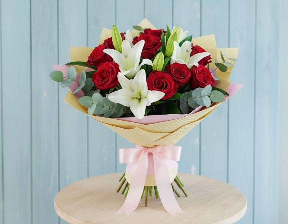 Букет цветов из: Лилии и Розы в Лазарево